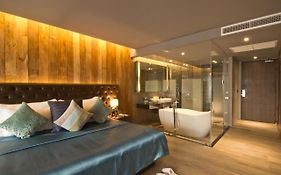 เลอ คอรัล บีช รีสอร์ท แอนด์ คาเฟ่ (SHA Extra Plus)